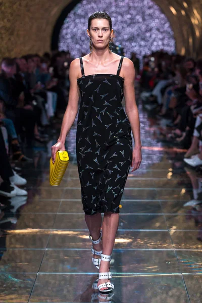 Look 11